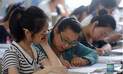 高考过后小城与父母去北京旅游_高考过140